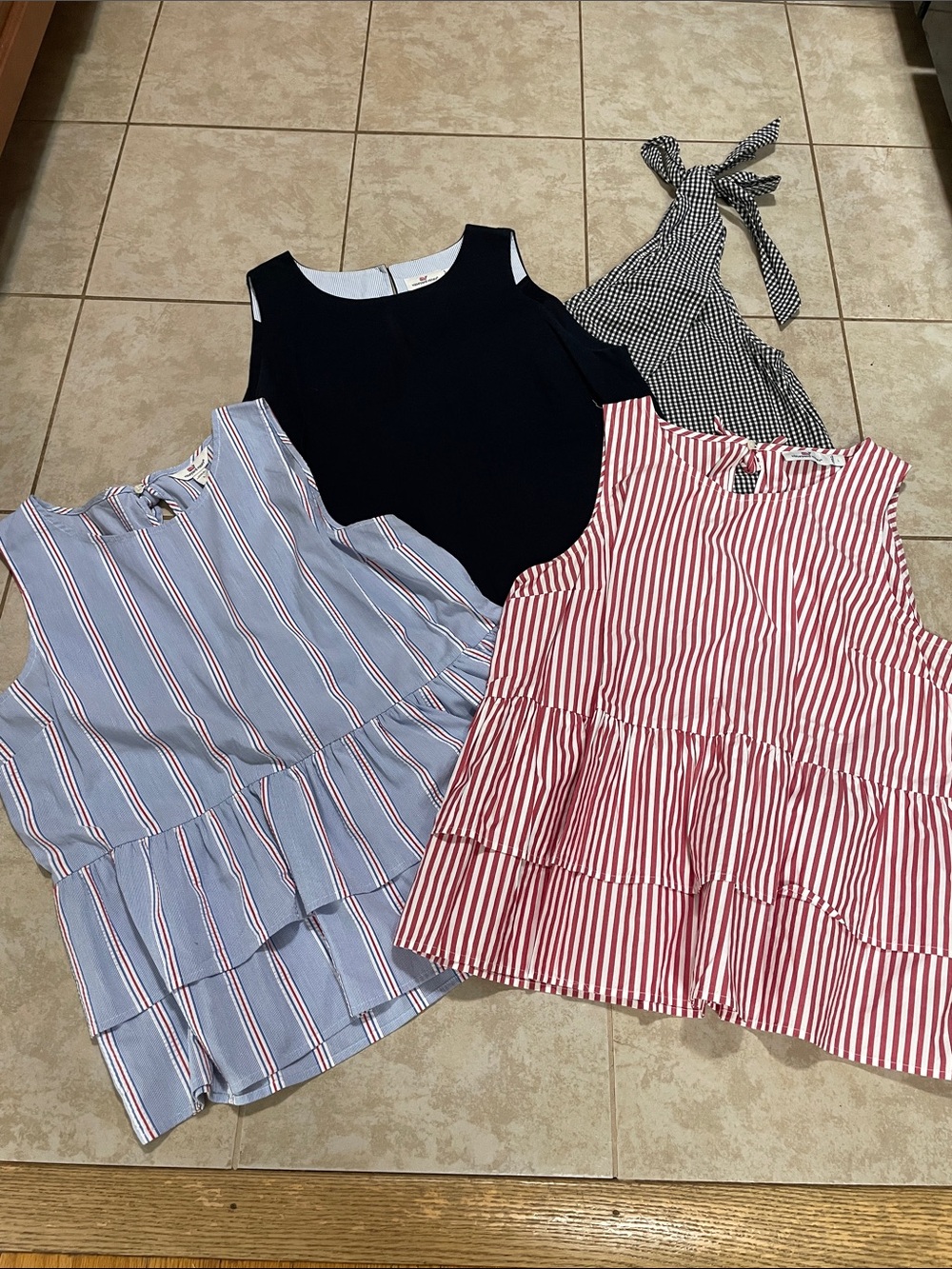 Vineyard Vines Women’s Summer Tops Lot of 4 Size Large/12 - Picture 1 of 14